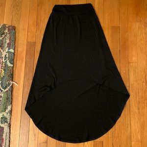 Black high low light weight skirt